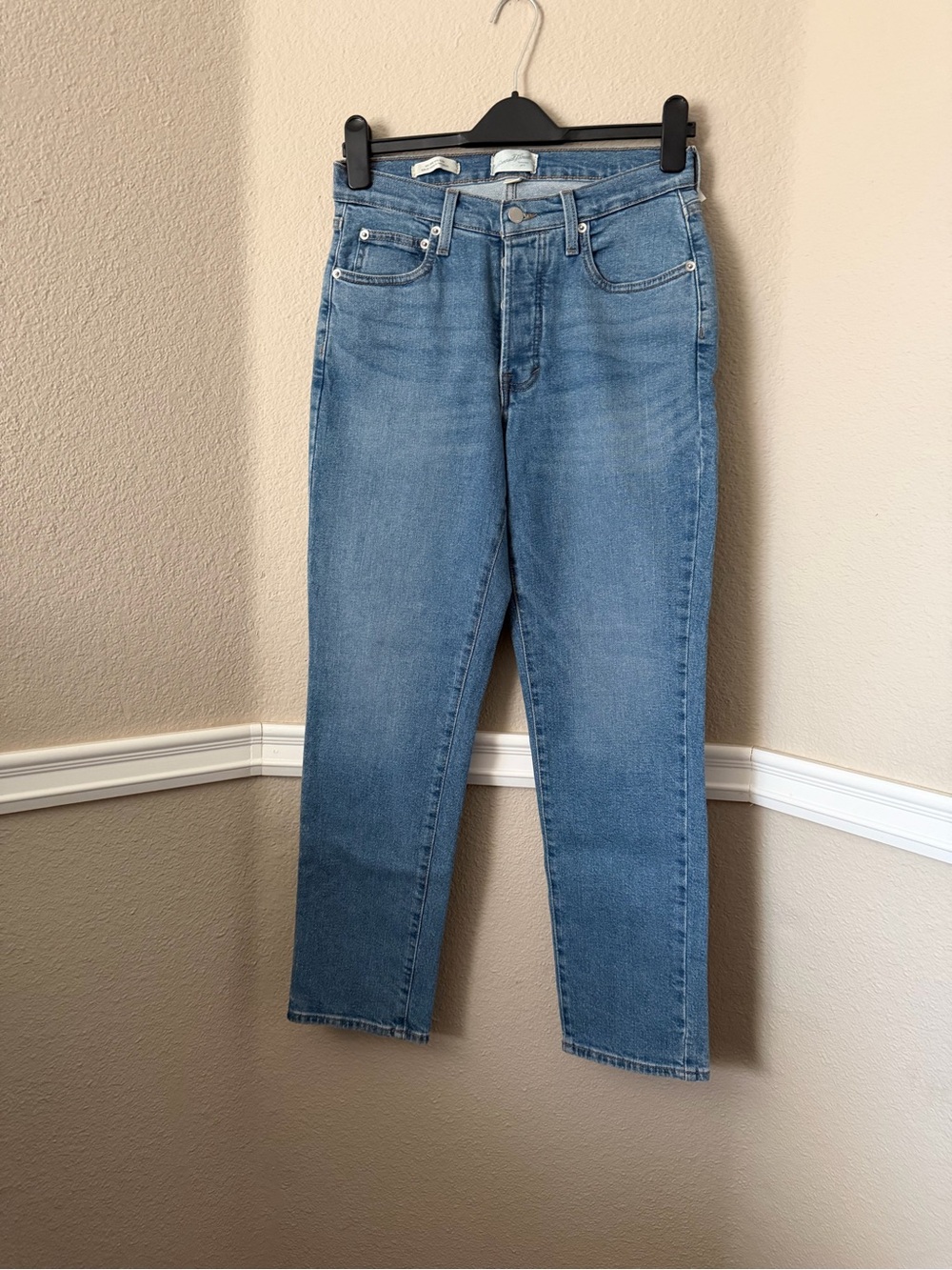 Universal Thread Women's Straight Jeans in Light Blue Denim